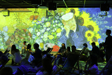 Vioso - ‘phù thủy mapping’ đằng sau triển lãm tương tác đa giác quan Van Gogh