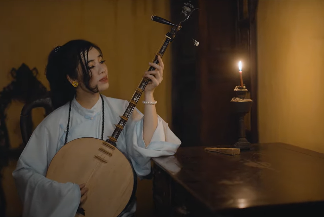 2 hien xuan trong mv tieng dem dat giai nhat cuoc thi sang tao moi mv.png