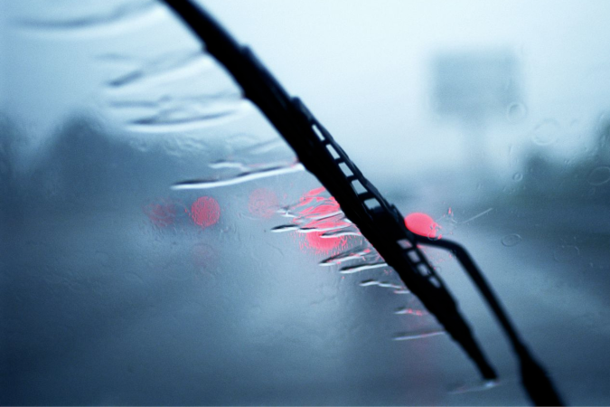 6 cách xử lý nhanh chóng khi kính ô tô bị mờ sương, hấp hơi