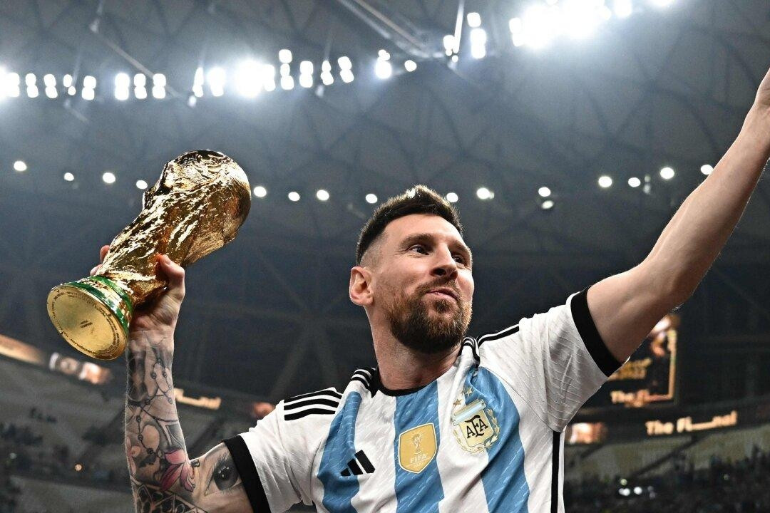 Áo đấu của Messi tại World Cup 2022 được bán với giá 7,8 triệu USD