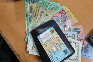 Khách quên ví có số tiền lớn tại sân bay Nội Bài