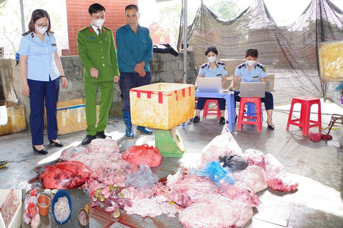 Phát hiện, thu giữ hơn 1 tấn thực phẩm bẩn ở Hà Nam