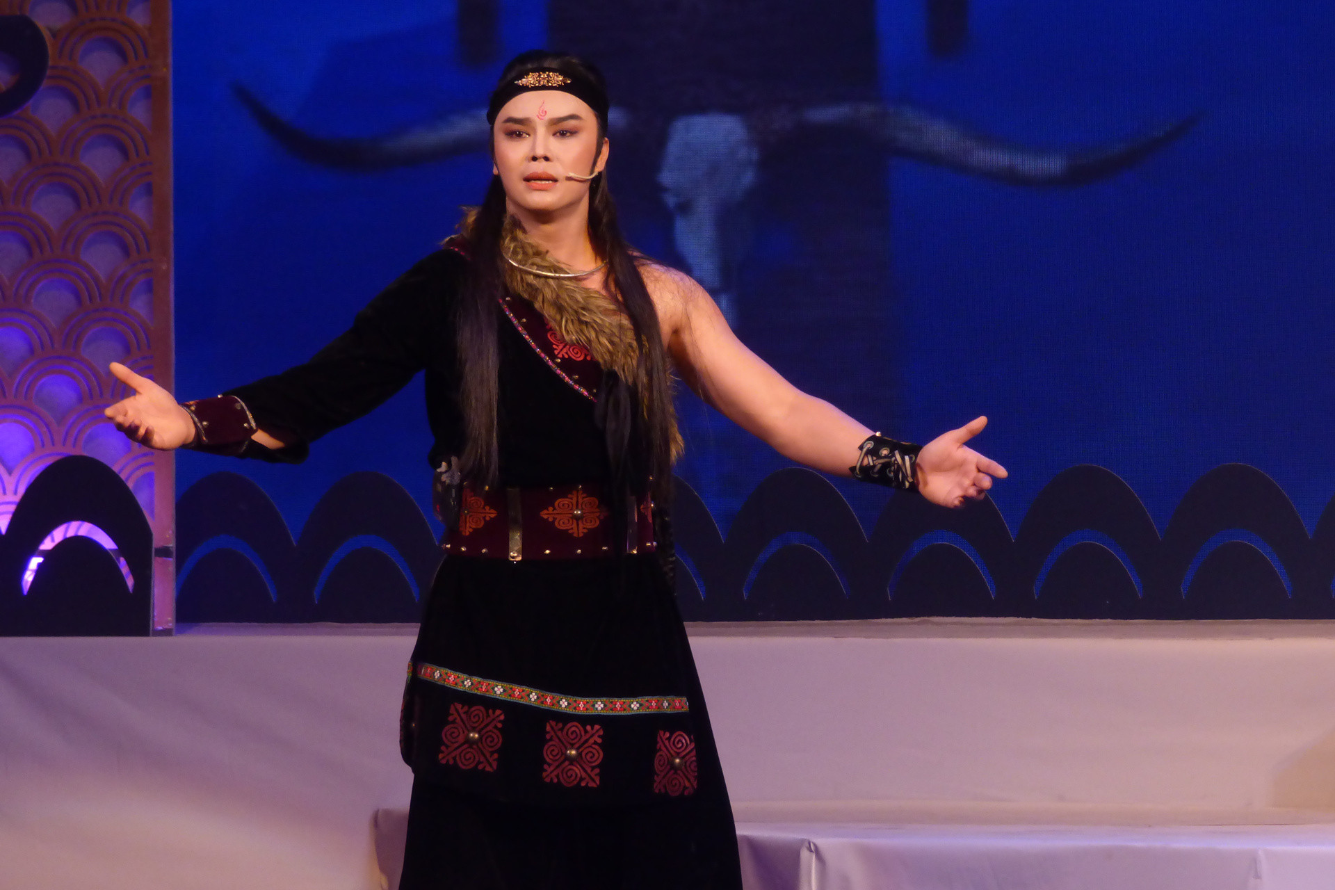 vominhlam co sau chuyen tinh khau vai 01 4395.jpg