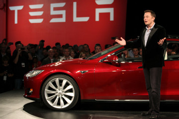 Các ông lớn xe hơi tăng tốc làm xe điện, dồn áp lực lên Tesla