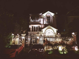 dai-gia-q7-doan-di-bang-gay-choang-ngop-khi-trang-hoang-biet-thu-22-ty-mua-noel-704