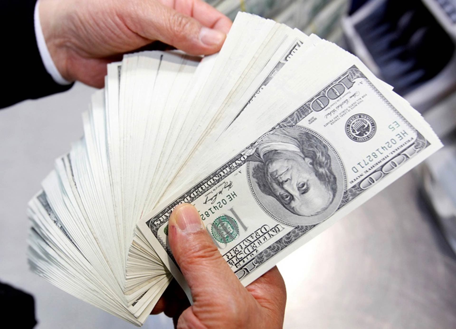 gia usd 1 1526 1333 1620 948 1303 1485 1335 1428 1480 832.jpg