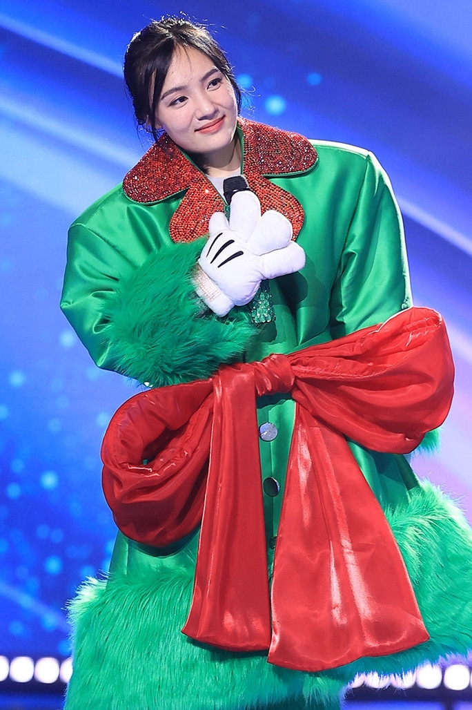 nhat thuy the masked singer 1 9886 1698430395.jpeg