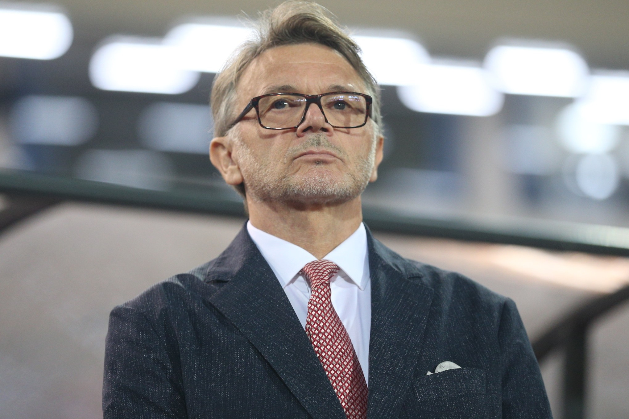 HLV Philippe Troussier về Pháp, Quế Ngọc Hải báo tin không vui