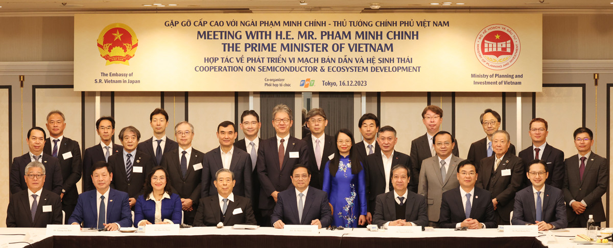 Thủ tướng Phạm Minh Chính làm việc với đại diện 10 tập đoàn hàng đầu về vi mạch và chíp bán dẫn của Nhật Bản.
