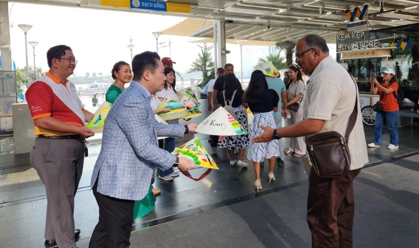 india mice visitors experience river tourism in ho chi minh city picture 1