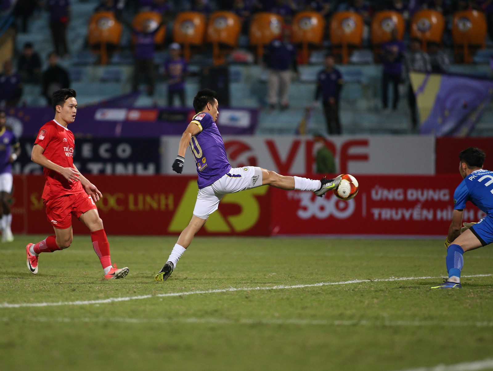 the cong viettel ha noi 2.jpg