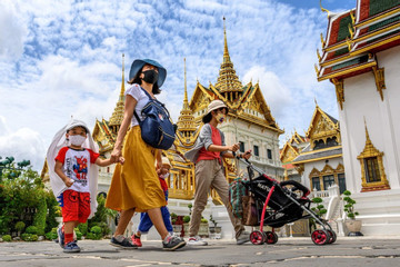 Thủ tướng đề nghị Thái Lan chia sẻ kinh nghiệm phát triển du lịch