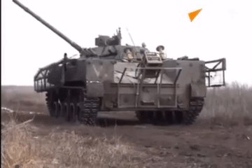 Video lính Nga dùng 'thiết giáp nhảy dù' công phá mục tiêu Ukraine