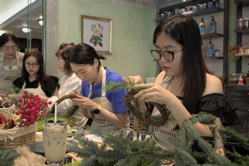 HCM City workshops bring festive vibe