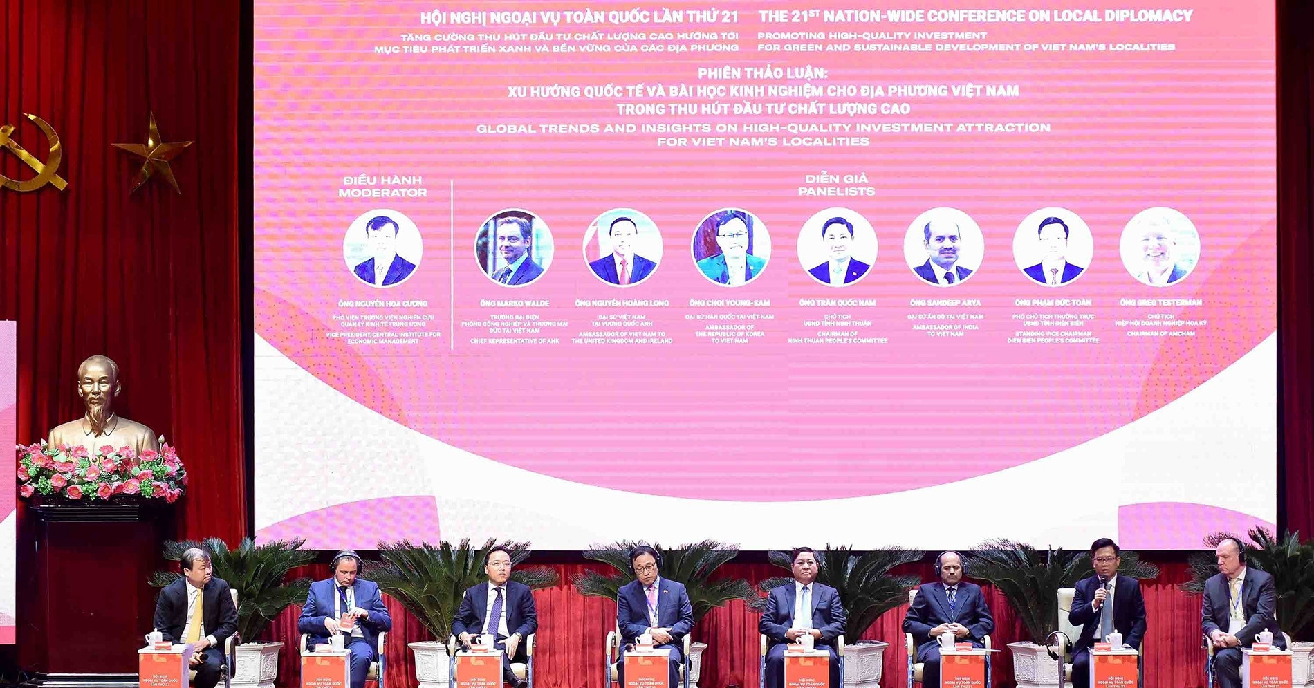 'Trải chiếu hoa' mời gọi đầu tư, 'trải thảm đỏ'