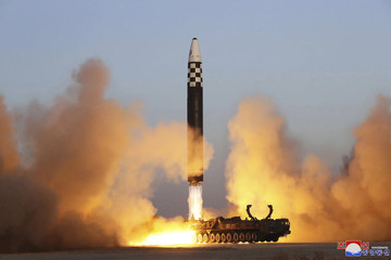 Triều Tiên bắn tên lửa tầm ngắn, lên án Mỹ gây căng thẳng