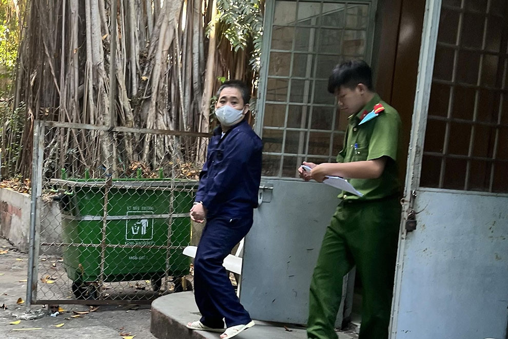 Giả công an lừa đảo hàng trăm triệu đồng, sang Campuchia đánh bạc