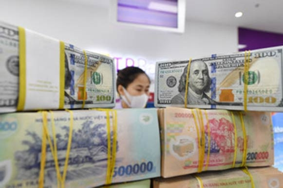 Giá USD ngân hàng tăng nhanh, vượt mốc 24.500 đồng