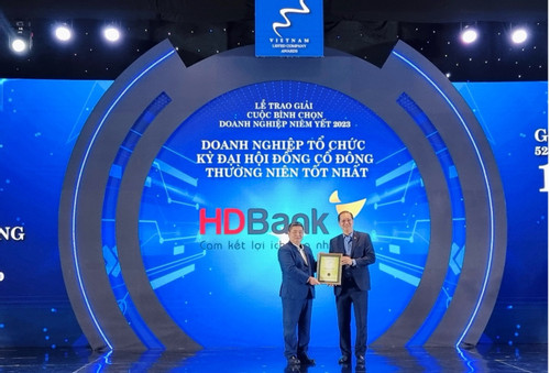 HDBank nhận cúp đúp giải thưởng uy tín dành cho doanh nghiệp niêm yết