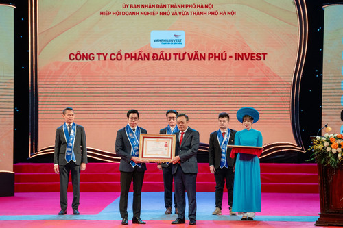 Văn Phú - Invest nhận Huân chương Lao động hạng Ba