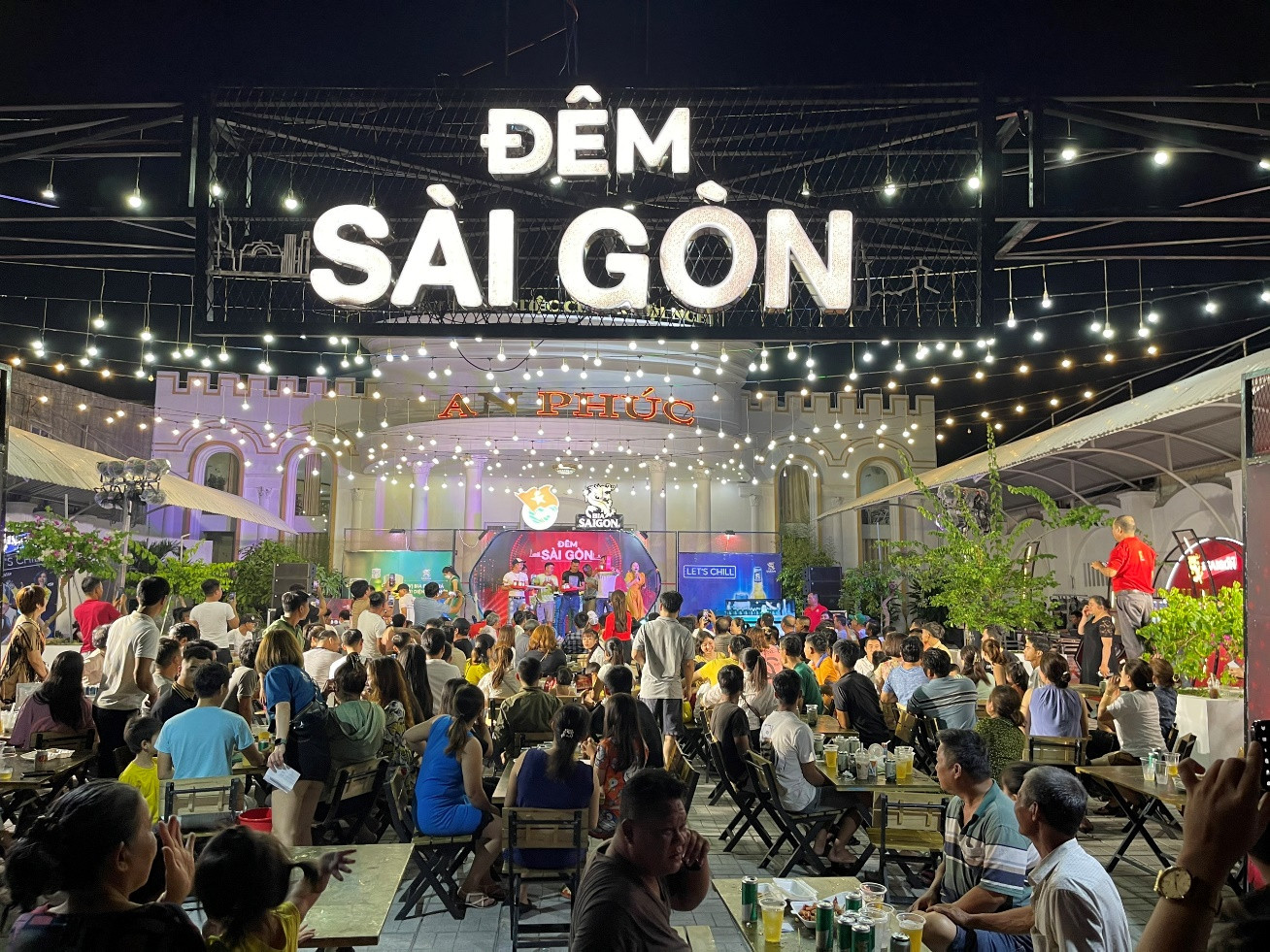 2 bia saigon lan toa tinh than duong pho voi chuoi hoat dong van hoa am thuc dem sai gon.jpeg