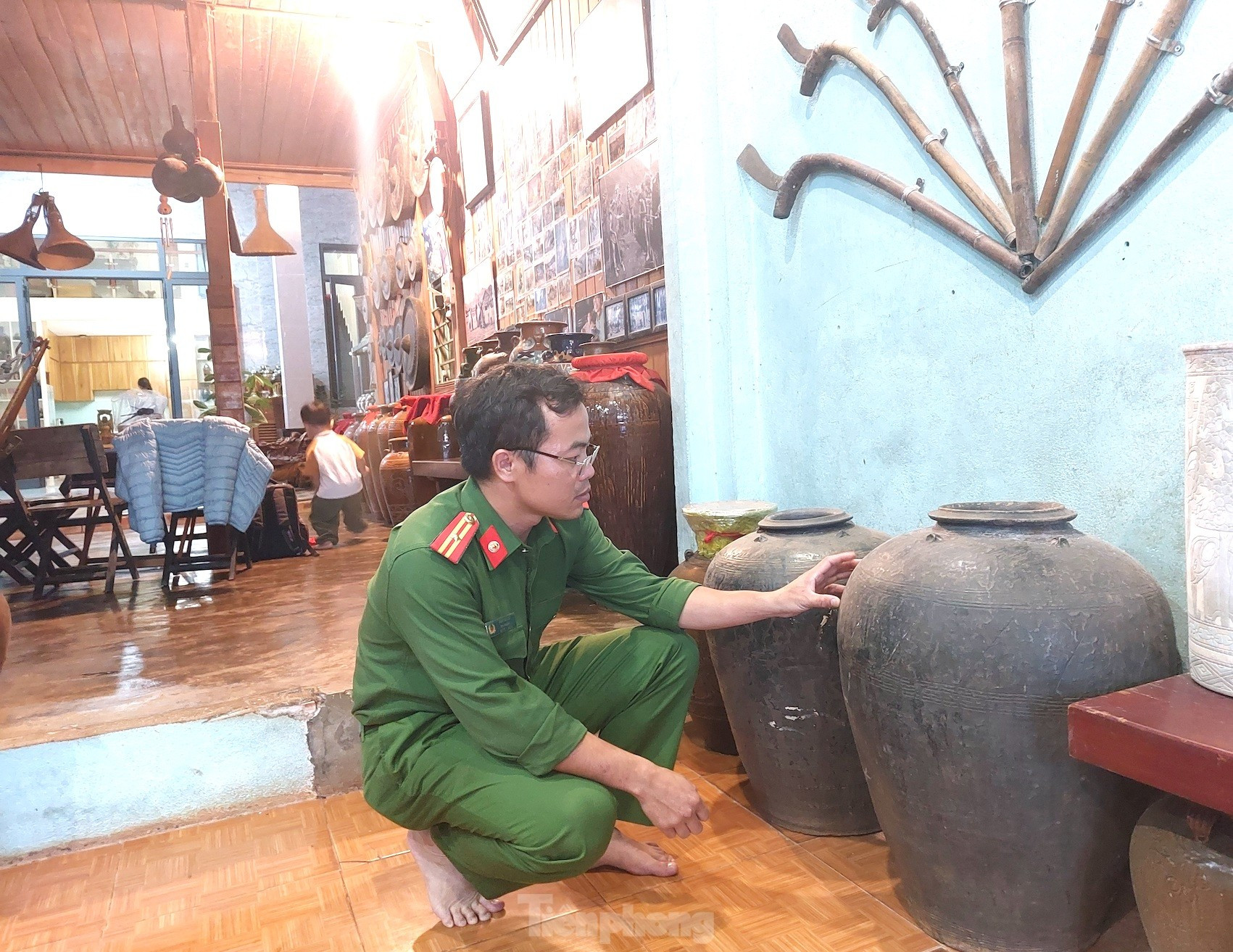 Thiếu tá công an sưu tầm hơn 1.000 hiện vật về văn hóa Tây Nguyên ảnh 8