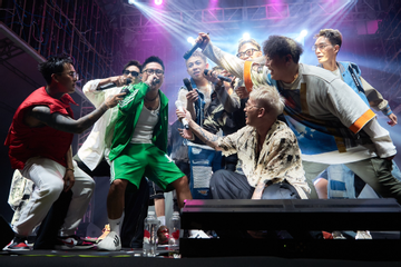 B Ray mang dàn học trò Rap Việt lên sân khấu