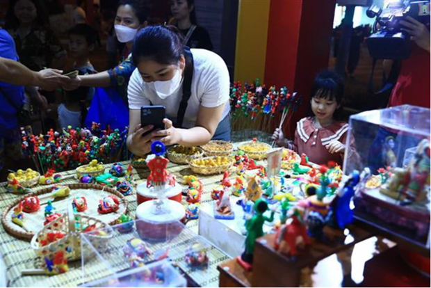 Capital city attracts 24 million tourists in 2023 hinh anh 1