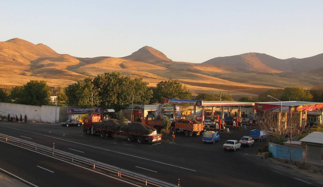 iran gas station fe01c64923.jpg