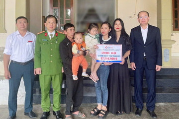 Trao gần 90 triệu đồng tới gia đình Đại úy Trần Trung Hiếu ở Hà Tĩnh