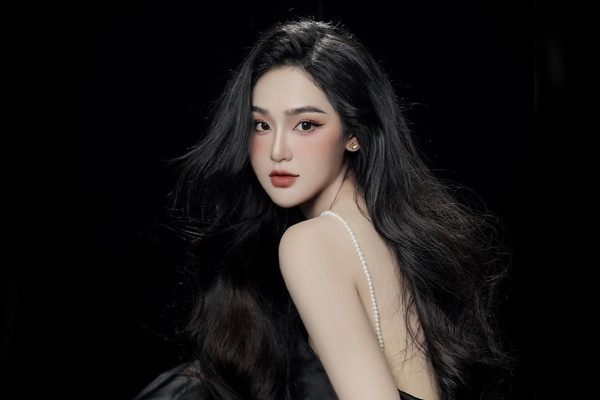 Diễn viên sinh năm 1999 sexy có cảnh nóng táo bạo ở 'Chúng ta của 8 năm sau'