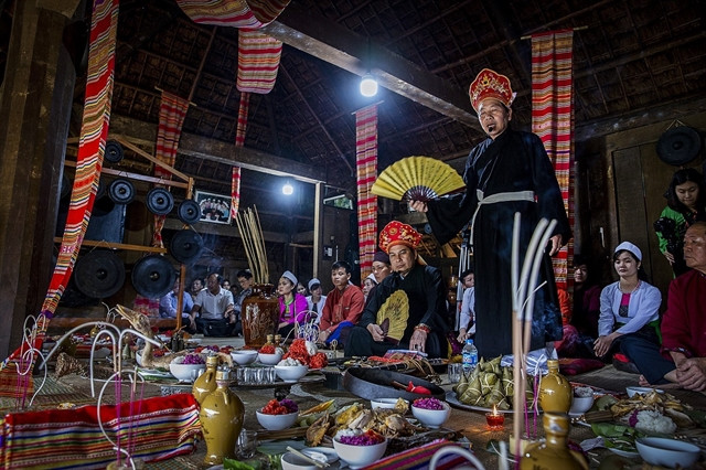 Man of high prestige devoted to Mường culture