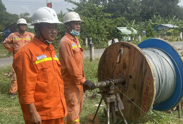 ‘Ngôi sao lao động’ của Đội truyền tải điện Biên Hòa 1