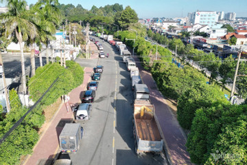 Ô tô lại xếp hàng dài hơn 1km để chờ đăng kiểm ở Đồng Nai
