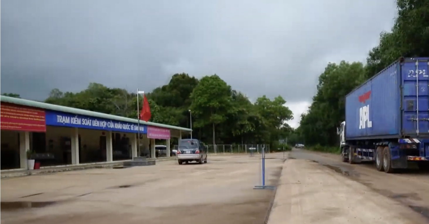 Vietnamese and Cambodian border communes exchange information