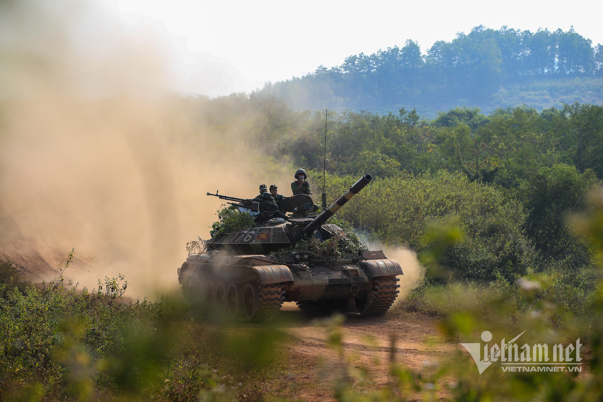 1 lu doan xe tang 0303.jpg