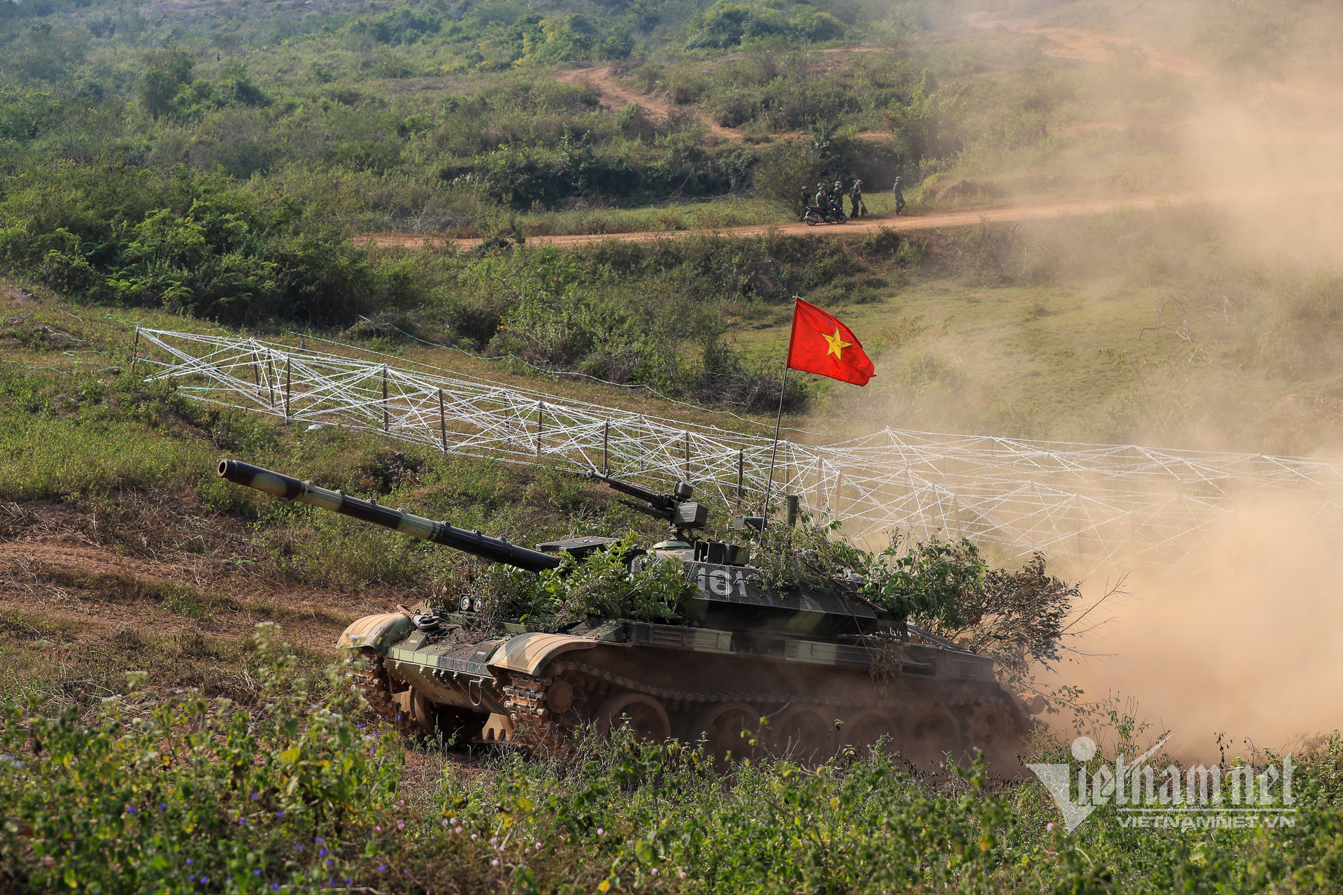 3 lu doan xe tang 0502.jpg