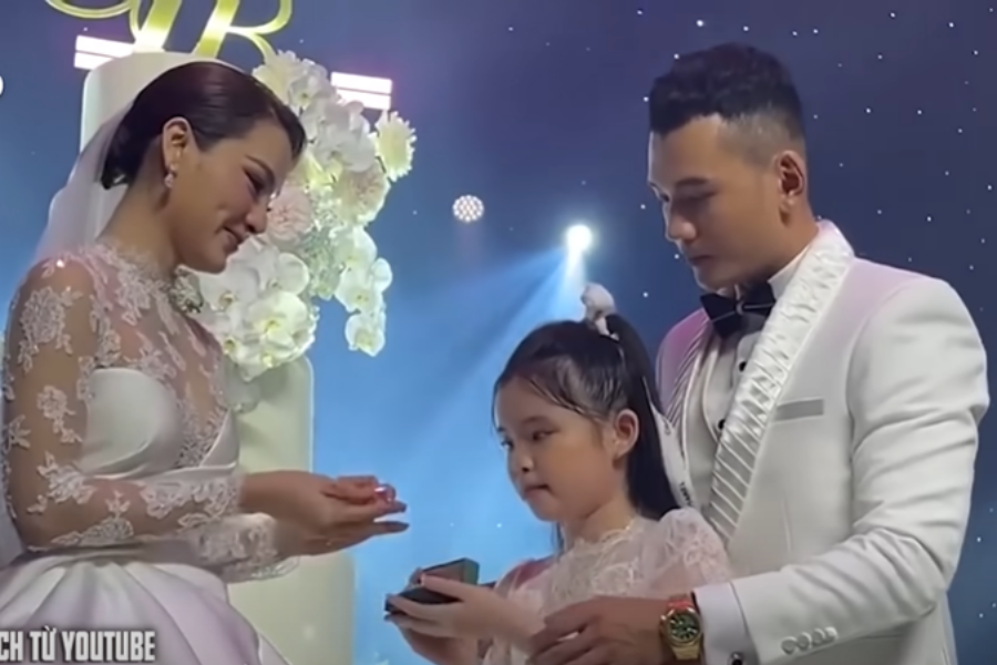 Cô dâu thừa nhận có con riêng tại lễ cưới, xúc động trước phản ứng của chồng
