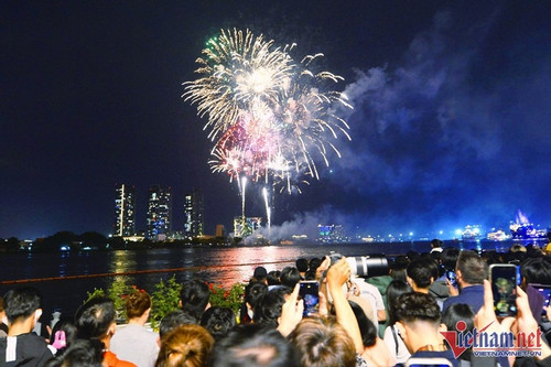 HCM City to hold high-altitude fireworks shows on New Year