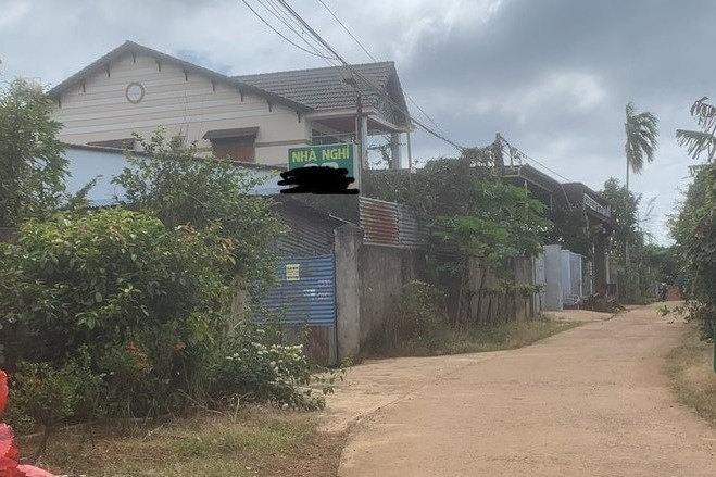 Khởi tố, bắt tạm giam kẻ dùng dao, súng ép người tình tự tử trong nhà nghỉ