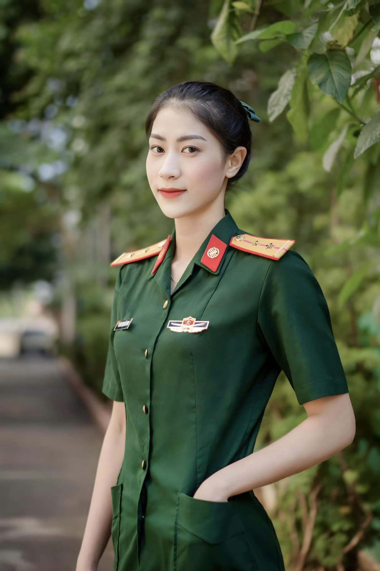 Hoa khôi bóng chuyền Kiều Trinh đẹp rạng ngời với quân phục Hoa khôi bóng chuyền Kiều Trinh đẹp rạng ngời với quân phục