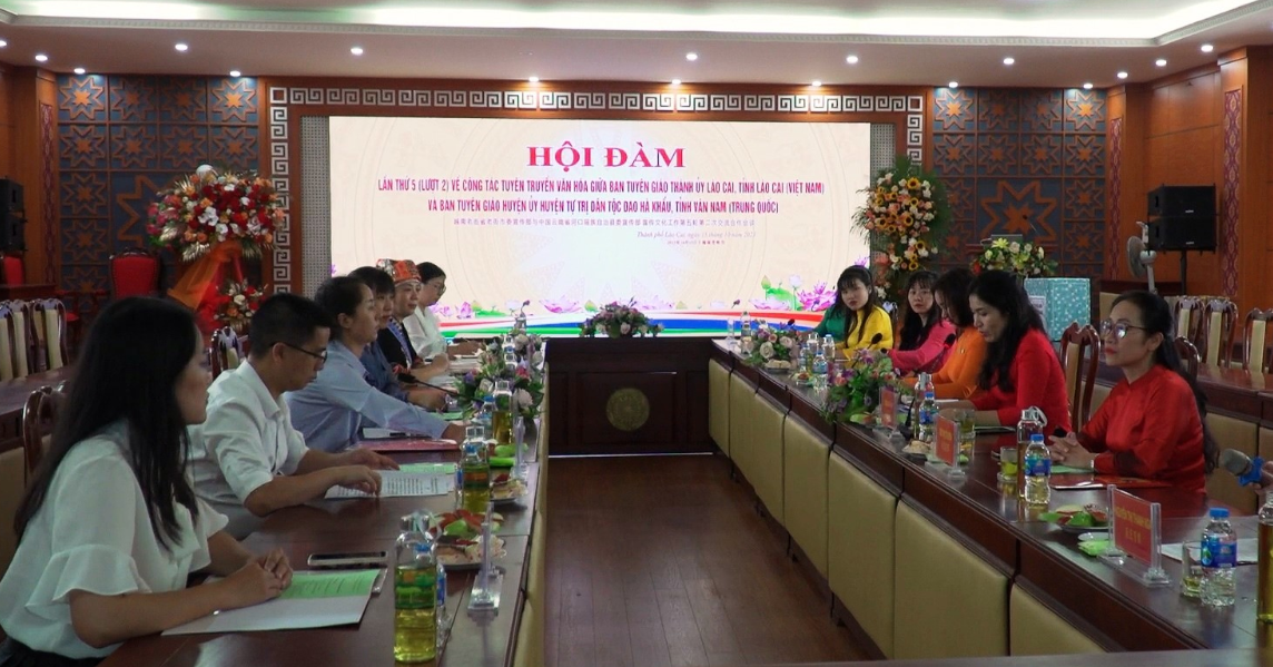 Officials of Lao Cai and Hekou Party Committees meet