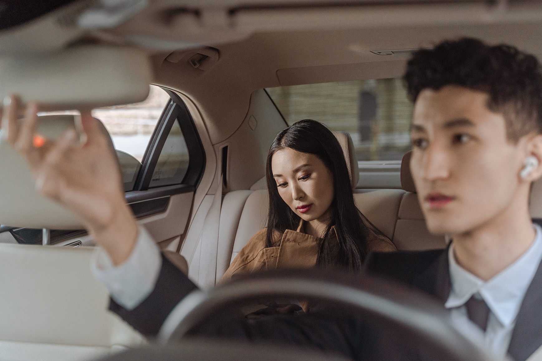 Tài xế xe công nghệ bức xúc vì phải xem cảnh đỏ mặt, bị khách gạ tình