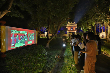 Temple of Literature night tour tells Vietnamese history and sages