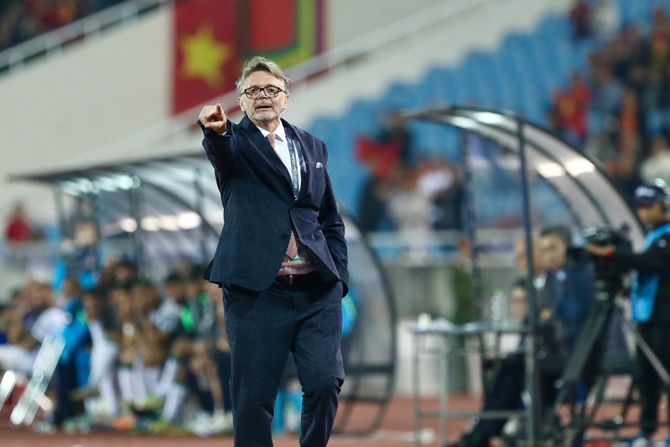 Tuyển Việt Nam: HLV Troussier hãy tạm quên World Cup đi