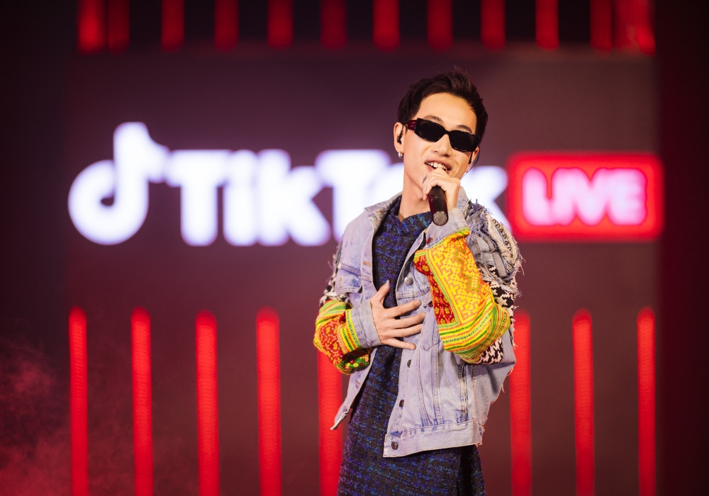 batch ddphan trinh dien cua double2t.jpg