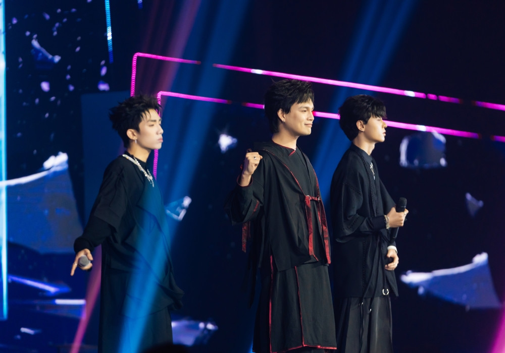 batch ddphan trinh dien cua nguyen tran trung quan va hoc tro.jpg