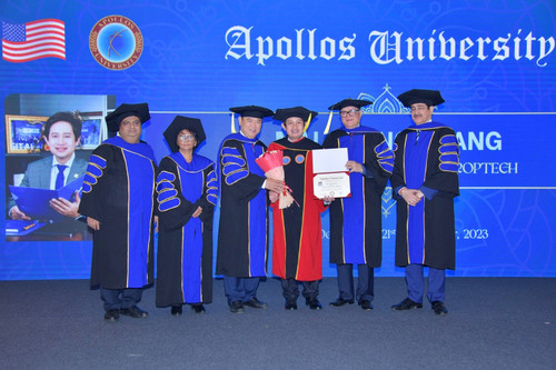 Chủ tịch Meey Group nhận bằng Tiến sĩ danh dự Đại học Apollos Hoa Kỳ