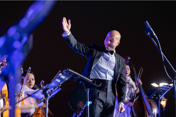Đồng Quang Vinh và dàn nhạc biểu diễn giao hưởng 'Titanic' giữa vịnh Hạ Long