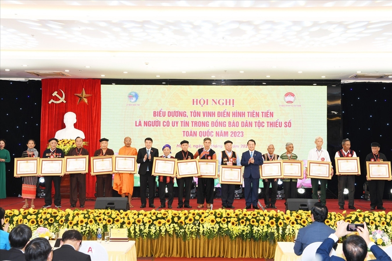 Người có uy tín và những bài học về truyền thông chính sách cơ sở